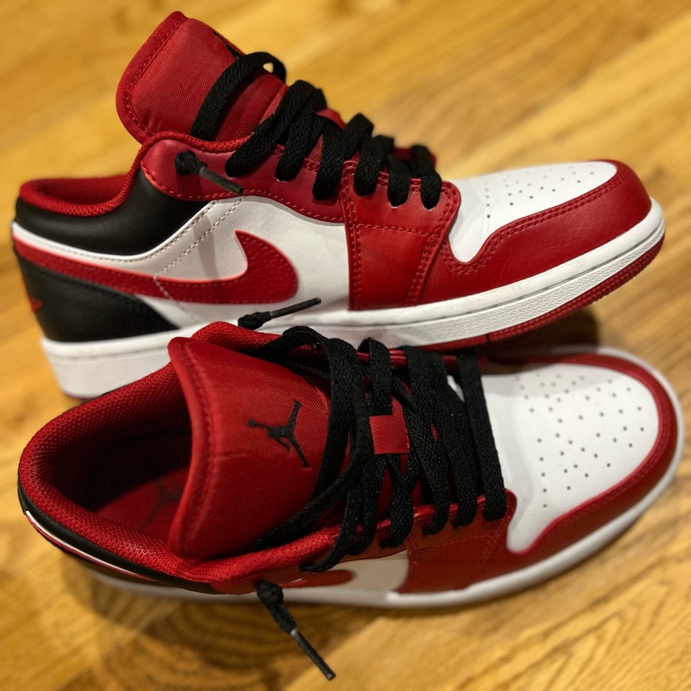 Air Jordan 1 low bull